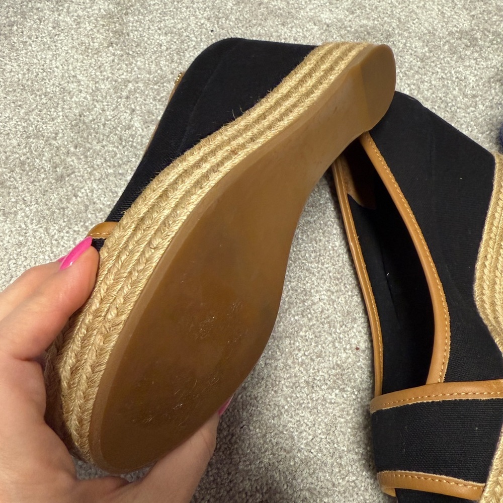 Elegant Black and Tan Women's Shoes - Picture 6 of 7
